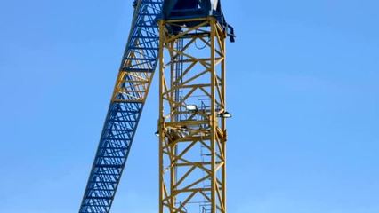 開(kāi)塔吊開(kāi)塔吊