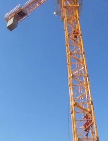 七旬老太昏倒30米塔吊，三名消防勇士成功營(yíng)救